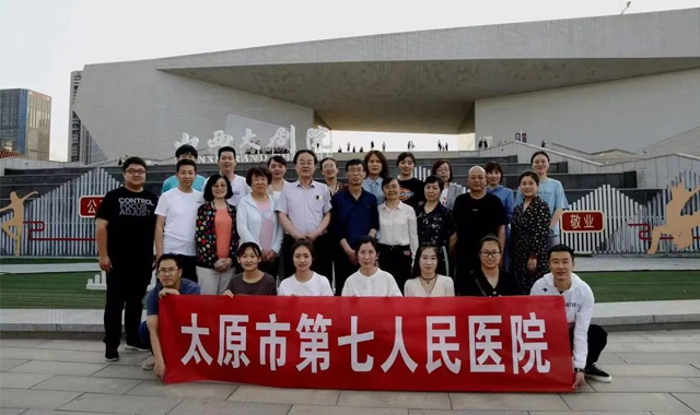 太原市第七人民医院党委组织干部职工观看原创话剧《于成龙》