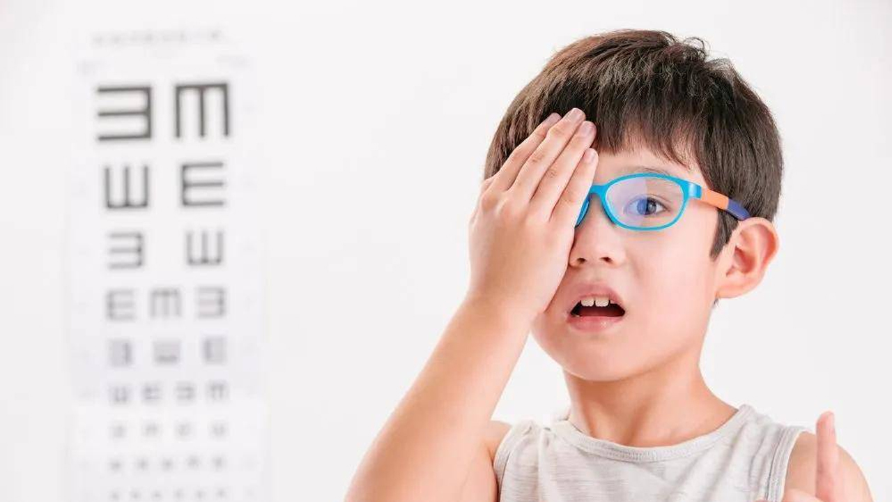 新冠大流行促全球“小眼镜”增多 疫情期间更需爱眼护眼