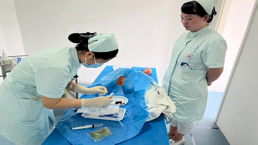 护理技能考核，绽放专业光彩--我院护理团队2025年上半年操作考核圆满收官